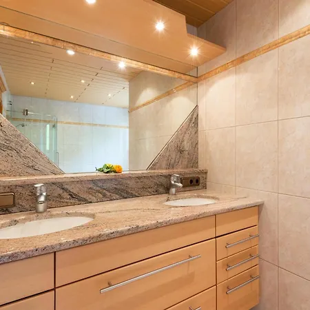 Apartment Welcoming In With Terrace